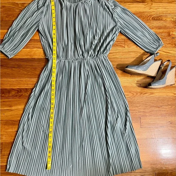 H&M pleated dress - Picture 2 of 8